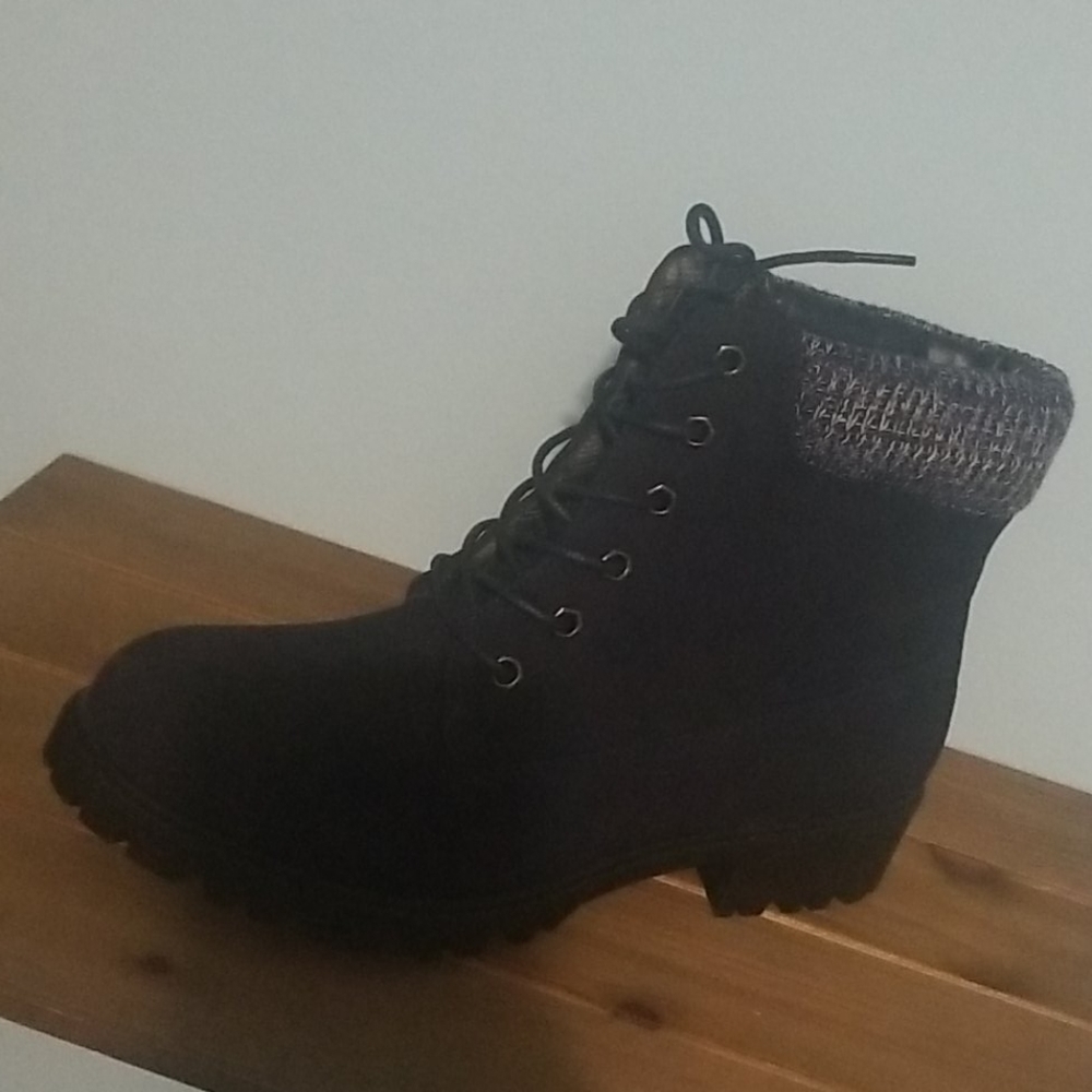Boots - Picture 5 of 5